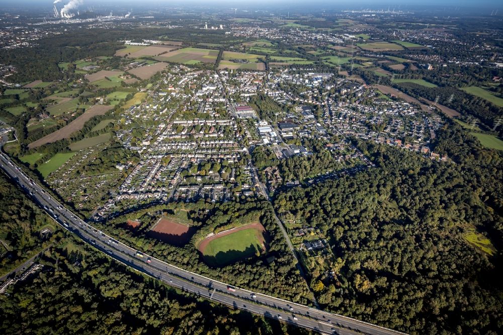 Resser Mark from above - Residential area - mixed development of a multi-family housing estate and single-family housing estate in Resser Mark in the state North Rhine-Westphalia, Germany
