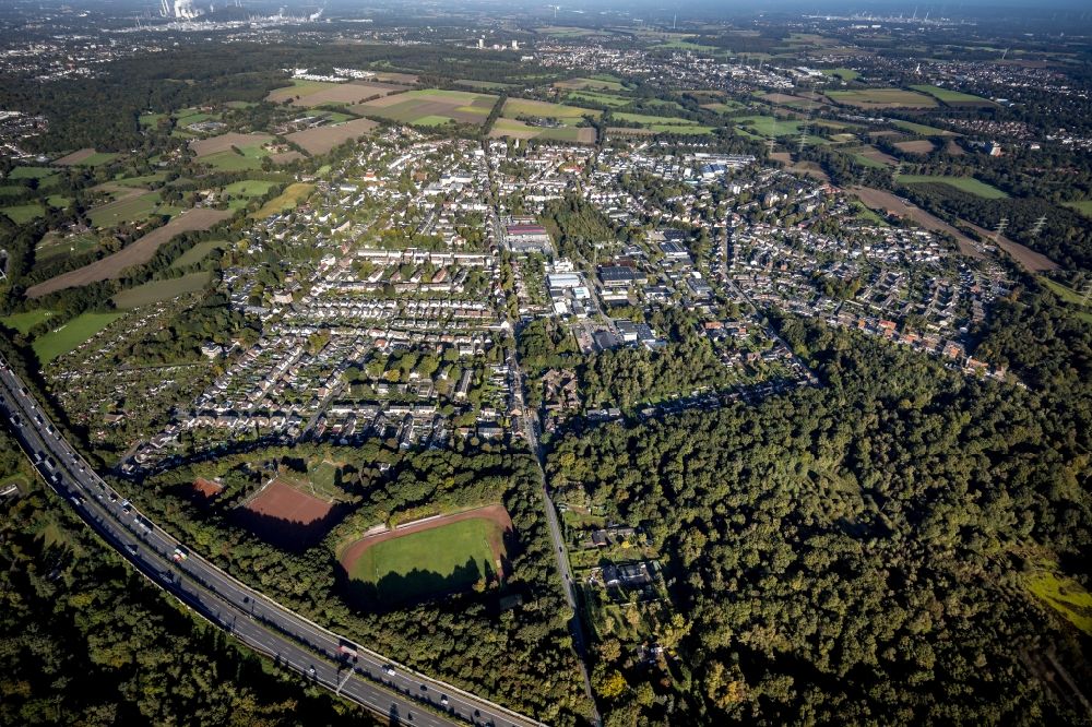 Resser Mark from the bird's eye view: Residential area - mixed development of a multi-family housing estate and single-family housing estate in Resser Mark in the state North Rhine-Westphalia, Germany