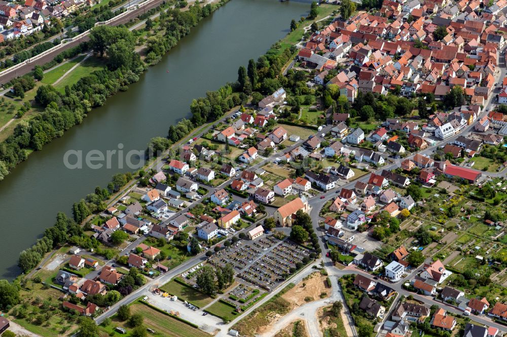 Aerial photograph Retzbach - Residential area - mixed development of a multi-family housing estate and single-family housing estate in Retzbach in the state Bavaria, Germany