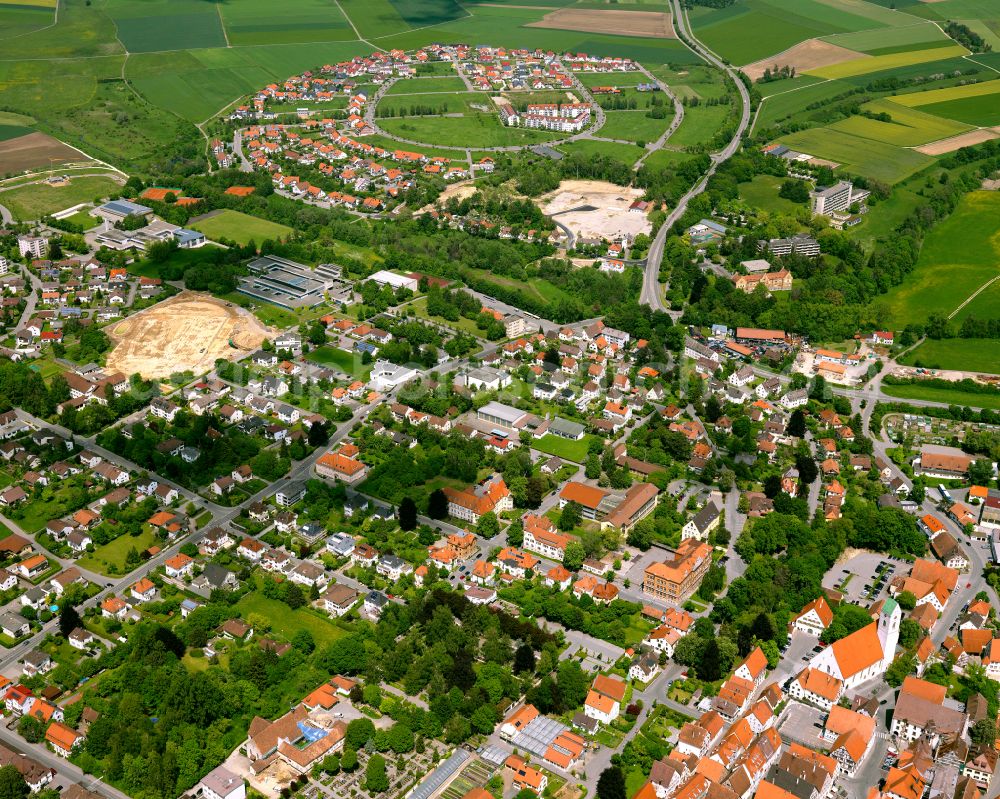 Riedlingen from above - Residential area - mixed development of a multi-family housing estate and single-family housing estate in Riedlingen in the state Baden-Wuerttemberg, Germany