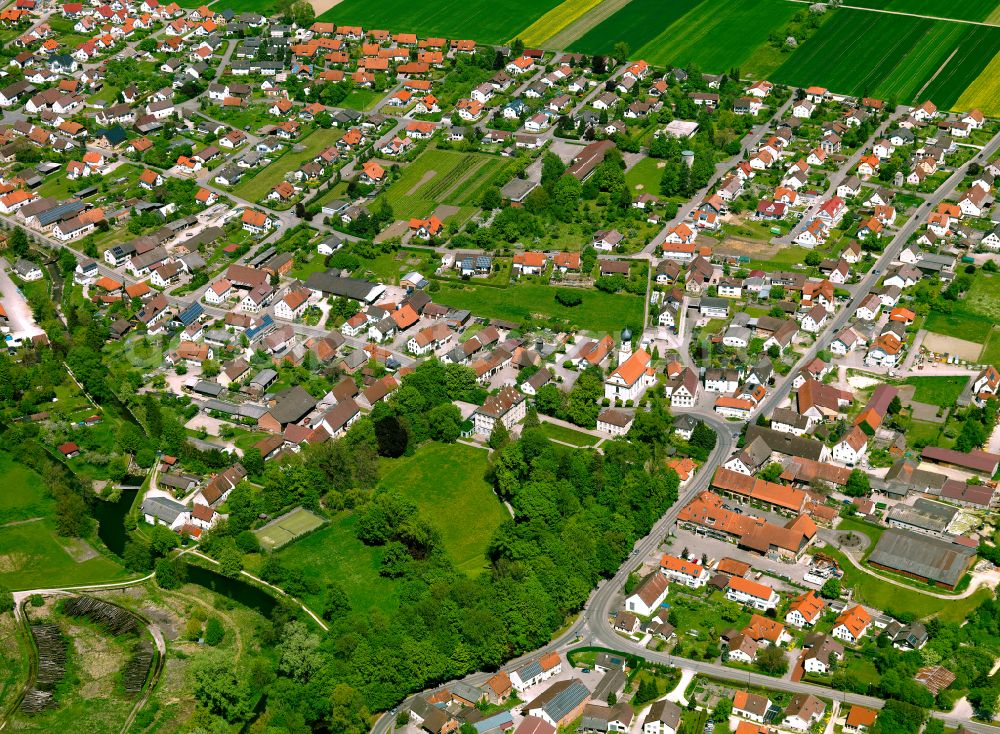 Aerial photograph Rißtissen - Residential area - mixed development of a multi-family housing estate and single-family housing estate in Rißtissen in the state Baden-Wuerttemberg, Germany