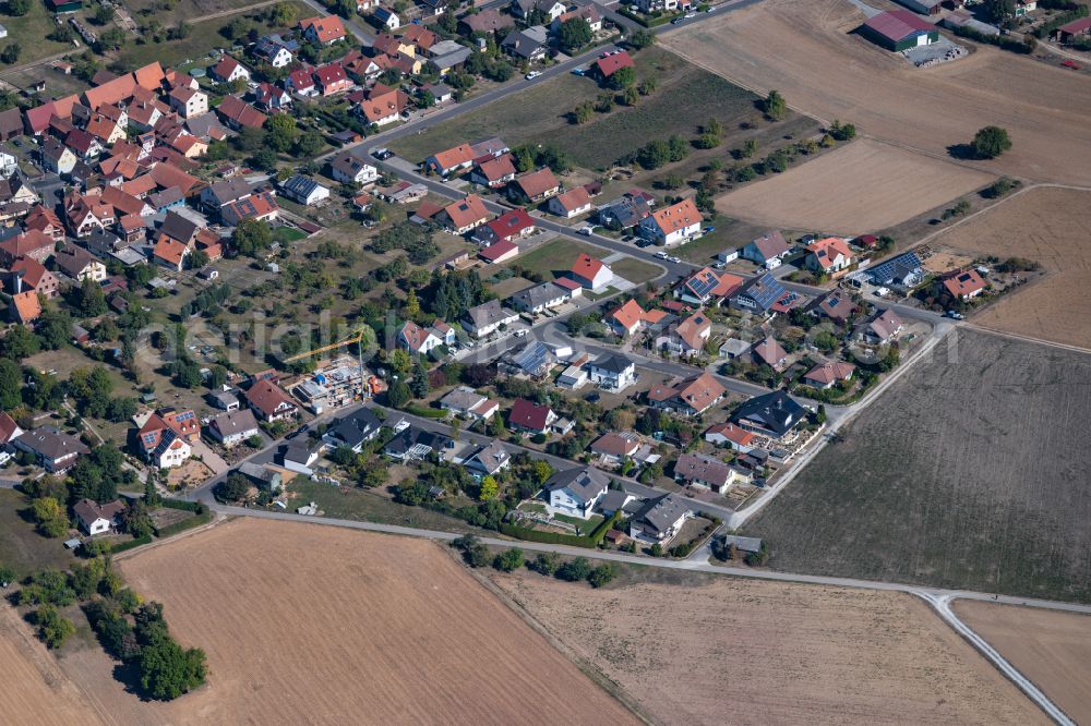 Roden from above - Residential area - mixed development of a multi-family housing estate and single-family housing estate in Roden in the state Bavaria, Germany