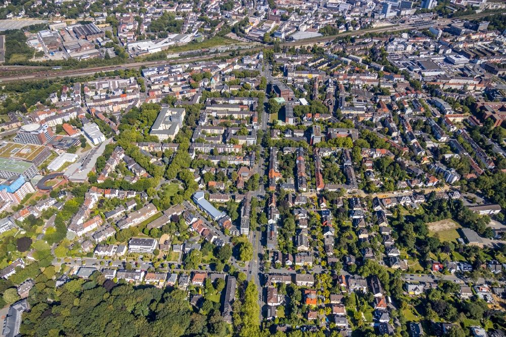Bochum from above - Residential area - mixed development of a multi-family housing estate and single-family housing estate around the Romanusplatz along Koenigsallee - Hattinger Strasse - Oskar-Hoffmann-Strasse in the district Wiemelhausen in Bochum in the state North Rhine-Westphalia, Germany