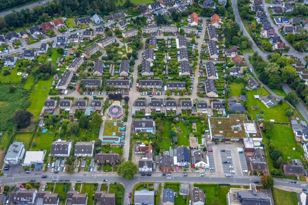 Sölderholz from the bird's eye view: Residential area - mixed development of a multi-family housing estate and single-family housing estate in Sölderholz in the state North Rhine-Westphalia, Germany