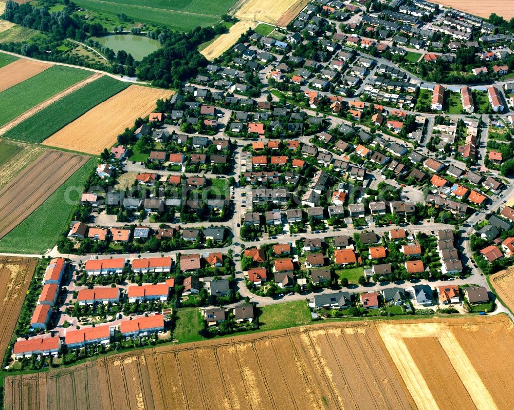Untereisesheim from the bird's eye view: Residential area - mixed development of a multi-family housing estate and single-family housing estate in Untereisesheim in the state Baden-Wuerttemberg, Germany