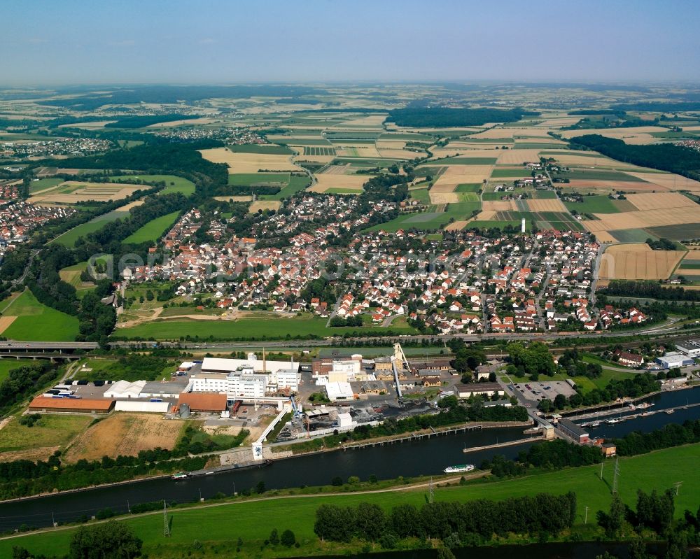 Untergriesheim from the bird's eye view: Residential area - mixed development of a multi-family housing estate and single-family housing estate in Untergriesheim in the state Baden-Wuerttemberg, Germany