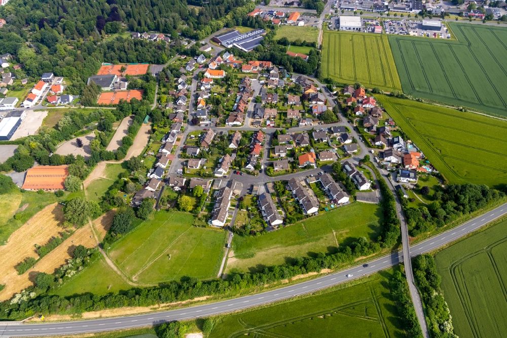 Aerial image Werl - Residential area - mixed development of a multi-family housing estate and single-family housing estate in Werl in the state North Rhine-Westphalia, Germany