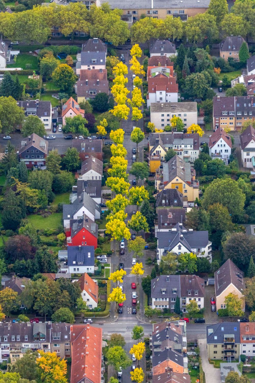 Wiemelhausen from above - Residential area - mixed development of a multi-family housing estate and single-family housing estate in Wiemelhausen in the state North Rhine-Westphalia, Germany