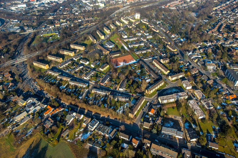 Mülheim an der Ruhr from above - Residential area - mixed development of a multi-family housing estate and single-family housing estate between Filchner Strasse and Velauer Strasse in Muelheim on the Ruhr in the state North Rhine-Westphalia, Germany