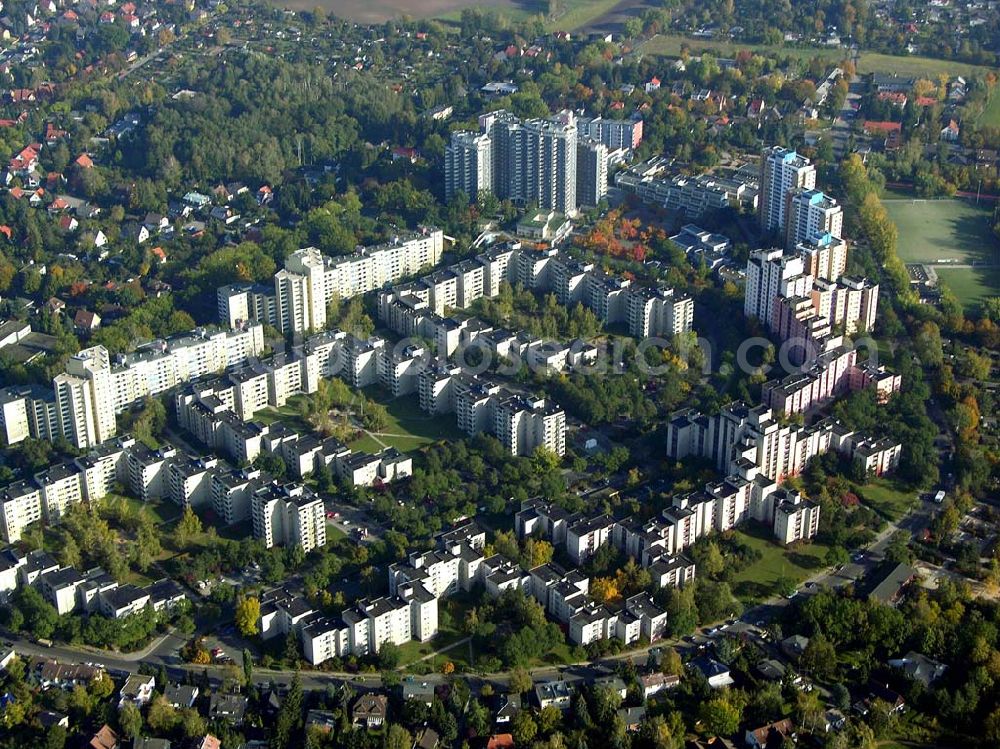 Aerial photograph Berlin- Wittenau - 20.10.2004 Blick auf das Wohngebiet im Märkischen Viertel am Wilhelmsruher Damm in Berlin-Wittenau.