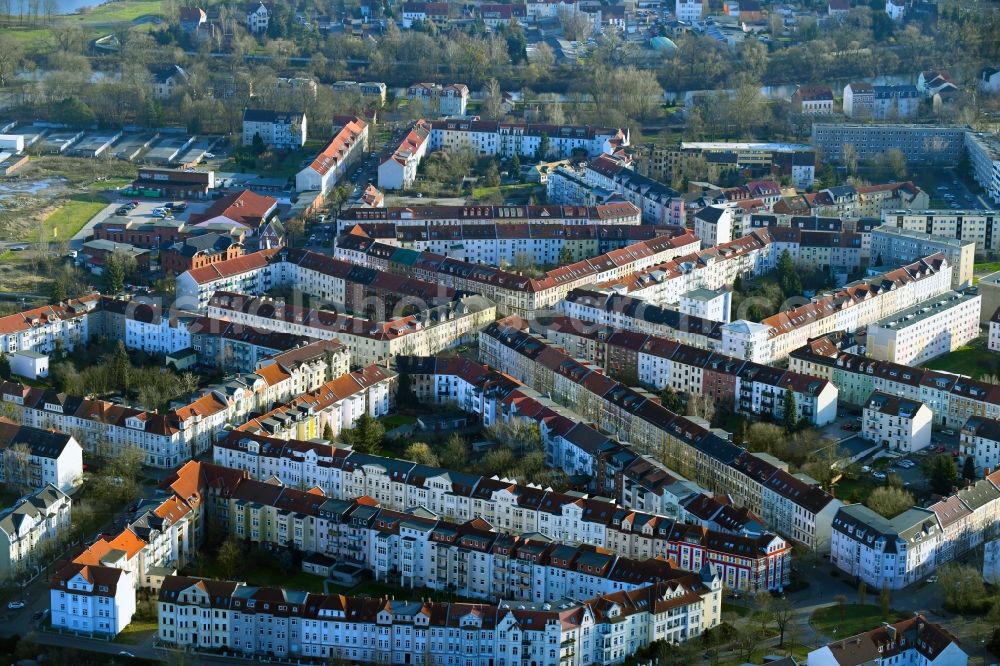 Aerial image Dessau-Roßlau - Residential area a row house settlement Albrechtstrasse - Karlstrasse - Lessingstrasse - Kantstrasse - Rabestrasse in Dessau-Rosslau in the state Saxony-Anhalt, Germany