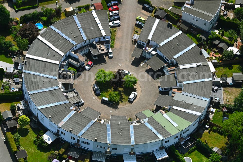 Meinsdorf from above - Residential area a row house settlement as a round building on street Jeanne d' Arc-Ring in Meinsdorf in the state Saxony-Anhalt, Germany