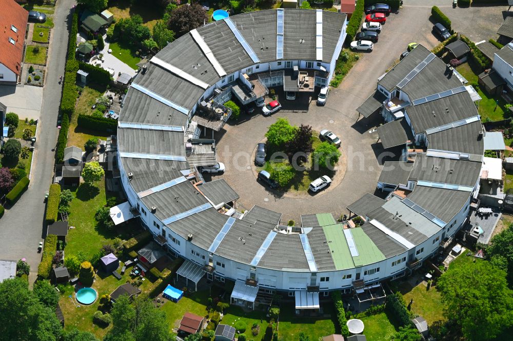 Aerial image Meinsdorf - Residential area a row house settlement as a round building on street Jeanne d' Arc-Ring in Meinsdorf in the state Saxony-Anhalt, Germany