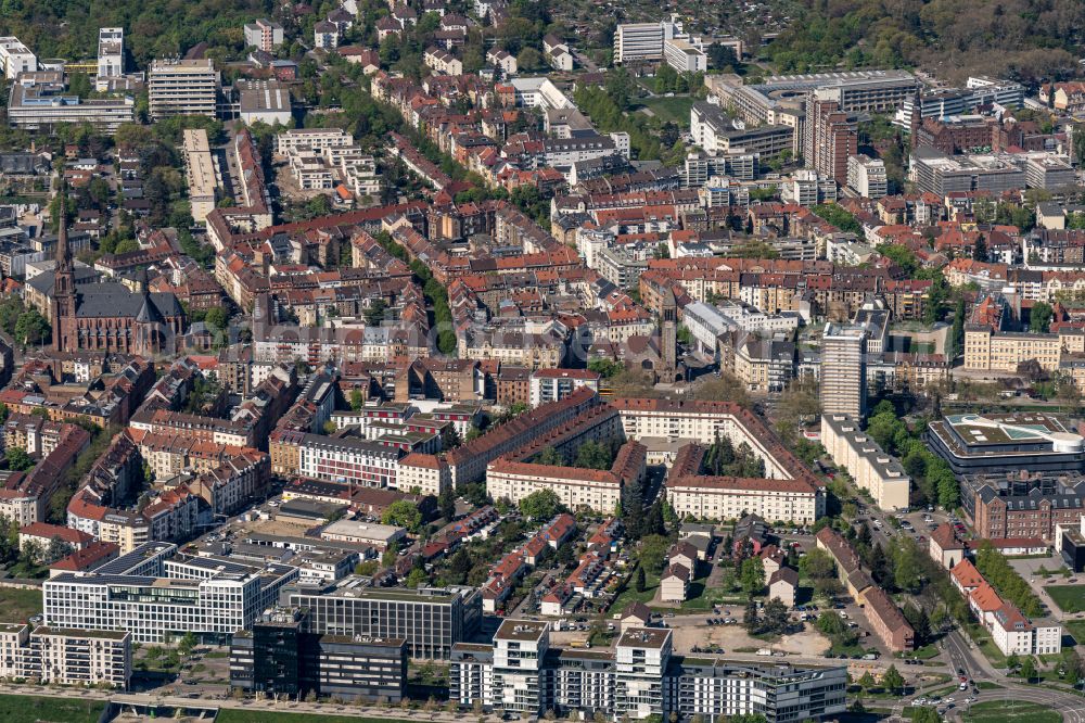 Aerial photograph Karlsruhe - Residential area a row house settlement August-Schwall-Strasse - Buntestrasse - Gottesauer Platz - Wolfartsweierer Strasse in the district Oststadt in Karlsruhe in the state Baden-Wurttemberg, Germany