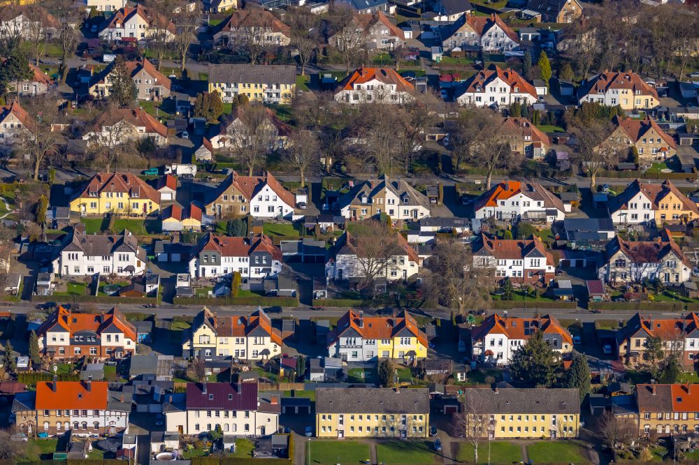 Aerial photograph Lünen - Residential area of a row house settlement of the miners' colliery settlement between Lanstroper Strasse, Wirthstrasse and Querstrasse and Schlegelstrasse in Luenen in the Ruhr area in the state North Rhine-Westphalia, Germany