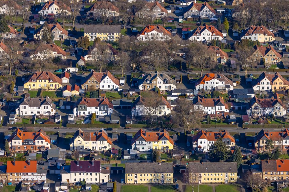 Lünen from above - Residential area of a row house settlement of the miners' colliery settlement between Lanstroper Strasse, Wirthstrasse and Querstrasse and Schlegelstrasse in Luenen in the Ruhr area in the state North Rhine-Westphalia, Germany