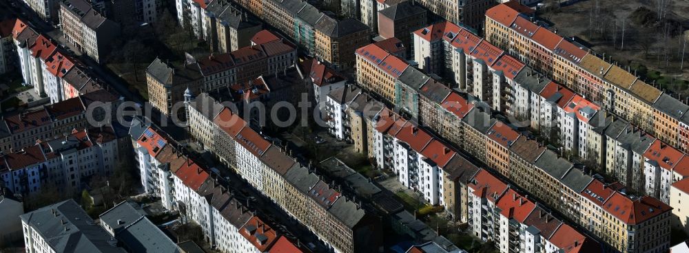 Leipzig from above - Residential area a row house settlement along the Ludwigstrasse in the district Volkmarsdorf in Leipzig in the state Saxony