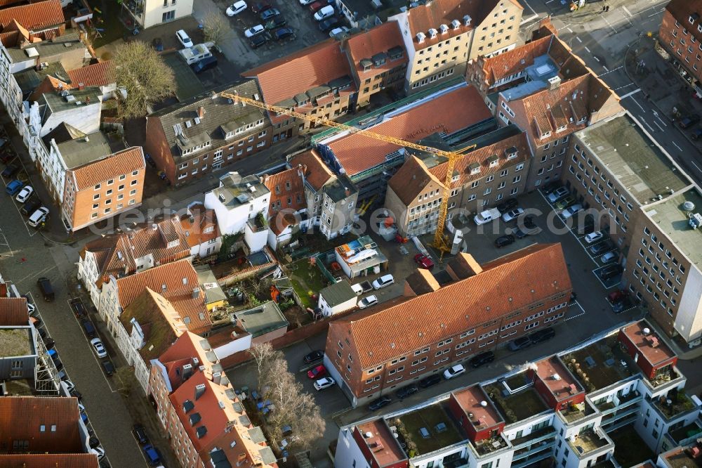 Aerial image Lübeck - Residential area a row house settlement Grosse Kiesau - Garbereiter-Gang - Engelsgrube in the district Altstadt in Luebeck in the state Schleswig-Holstein, Germany