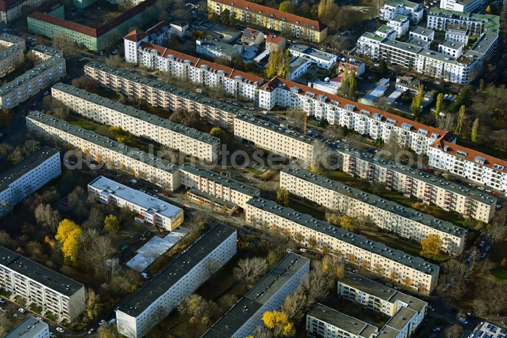 Berlin from above - Residential area a row house settlement Grosse-Leege-Strasse - Goeckstrasse in Berlin, Germany