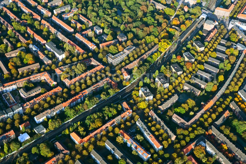 Hamburg from the bird's eye view: Residential area a row house settlement on street Hasselbrookstrasse in the district Eilbek in Hamburg, Germany