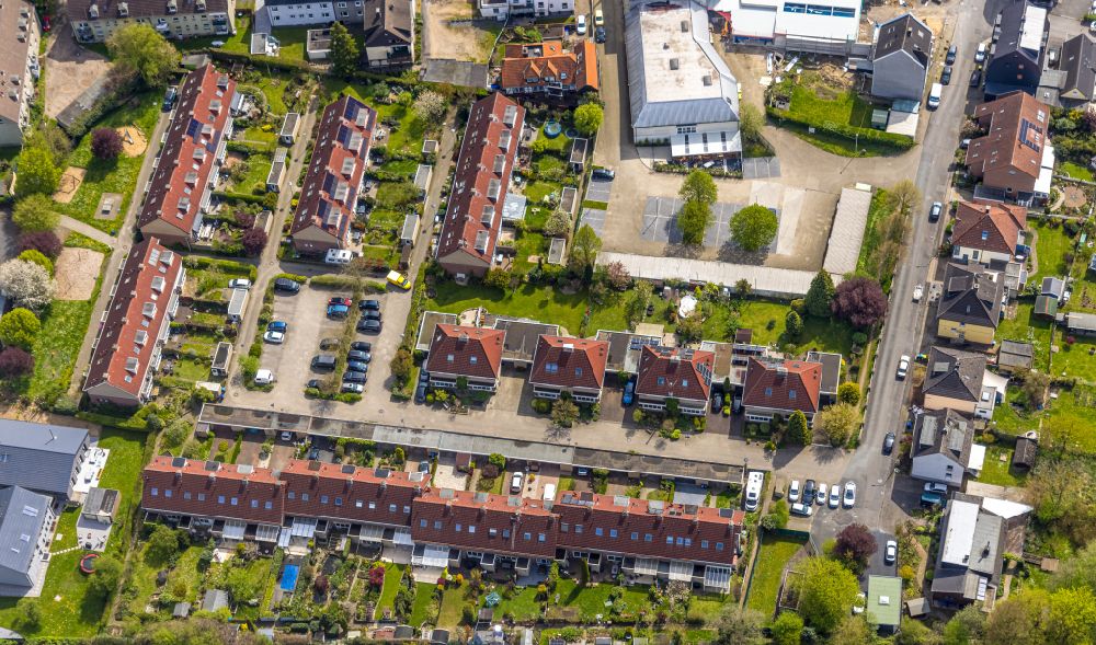 Aerial photograph Herbede - Residential area of a row house settlement on the street Am Herbeder Sportplatz in Herbede in the state North Rhine-Westphalia, Germany