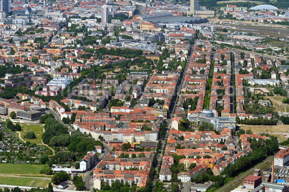 Aerial photograph Leipzig - Residential area a row house settlement on street Eisenbahnstrasse in the district Volkmarsdorf in Leipzig in the state Saxony, Germany
