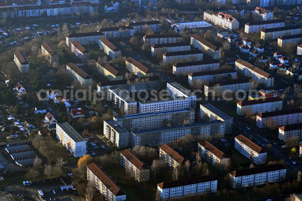 Aerial photograph Leipzig - Multi-family residential area in the form of a row house settlement on street Leonhard-Frank-Strasse in the district Sellerhausen in Leipzig in the state Saxony, Germany
