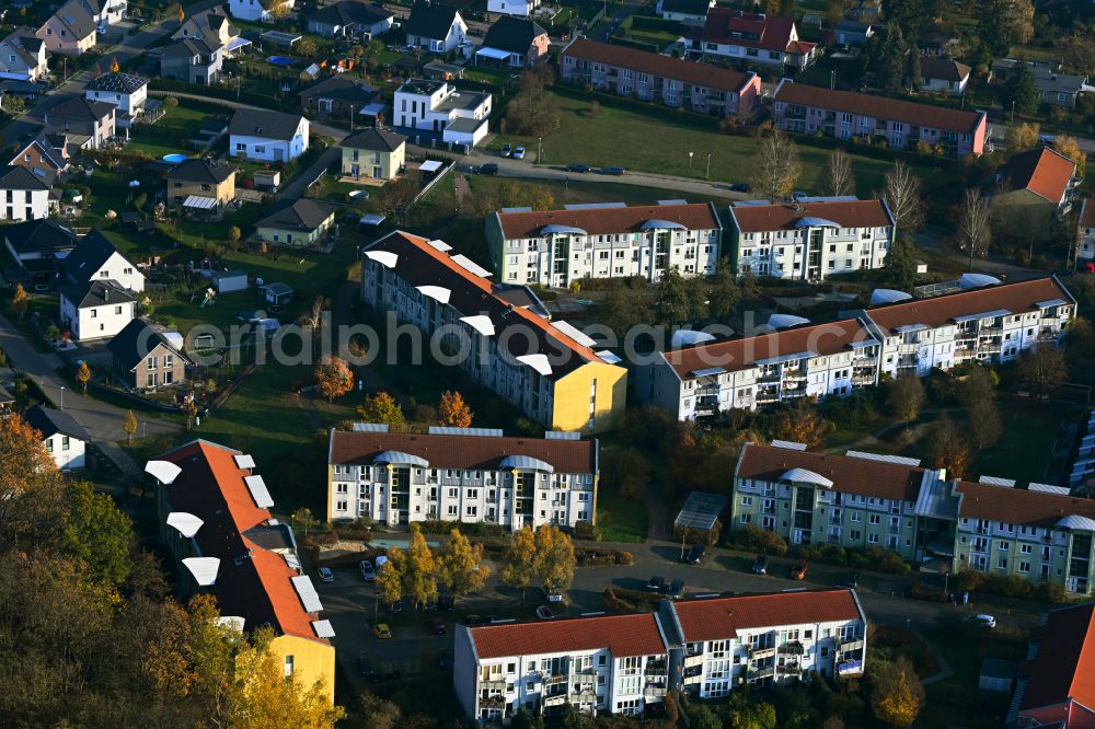 Aerial image Fredersdorf-Vogelsdorf - Residential area a row house settlement at the Martin-Luther-Strasse in Fredersdorf-Vogelsdorf in the state Brandenburg