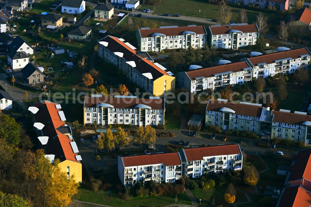 Aerial photograph Fredersdorf-Vogelsdorf - Residential area a row house settlement at the Martin-Luther-Strasse in Fredersdorf-Vogelsdorf in the state Brandenburg