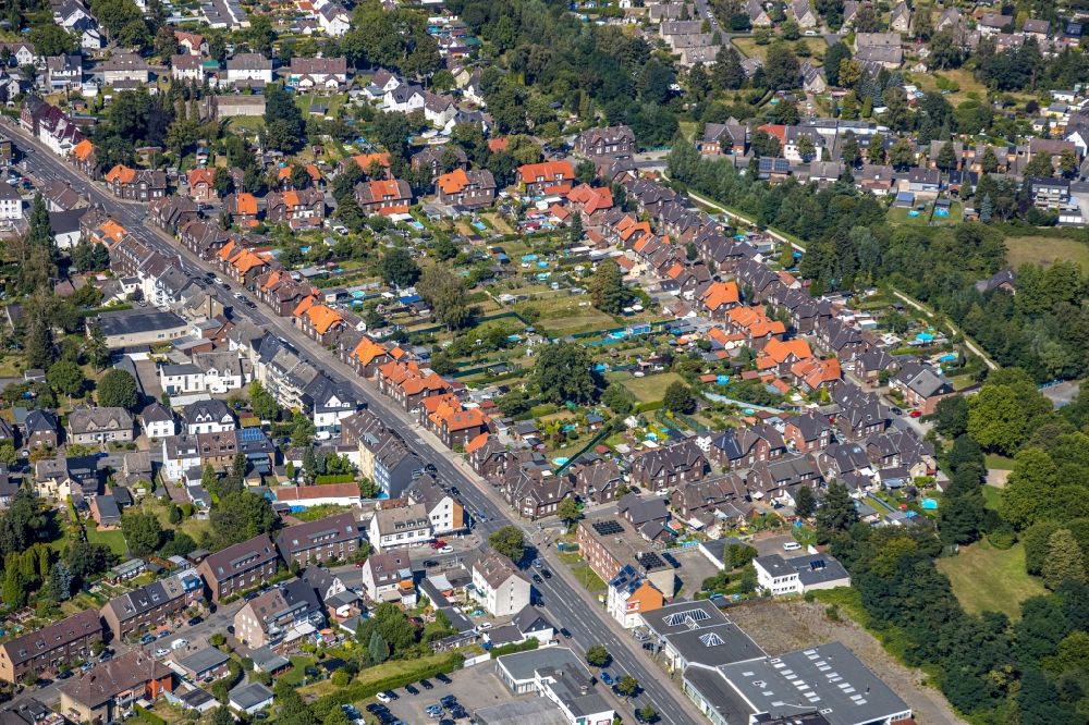 Bottrop from above - Residential area a row house settlement Nordring - Holtforterstrasse - Am Kirchschemsbach in the district Eigen in Bottrop in the state North Rhine-Westphalia, Germany