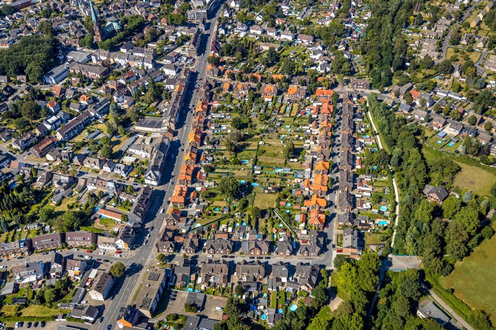 Aerial image Bottrop - Residential area a row house settlement Nordring - Holtforterstrasse - Am Kirchschemsbach in the district Eigen in Bottrop in the state North Rhine-Westphalia, Germany