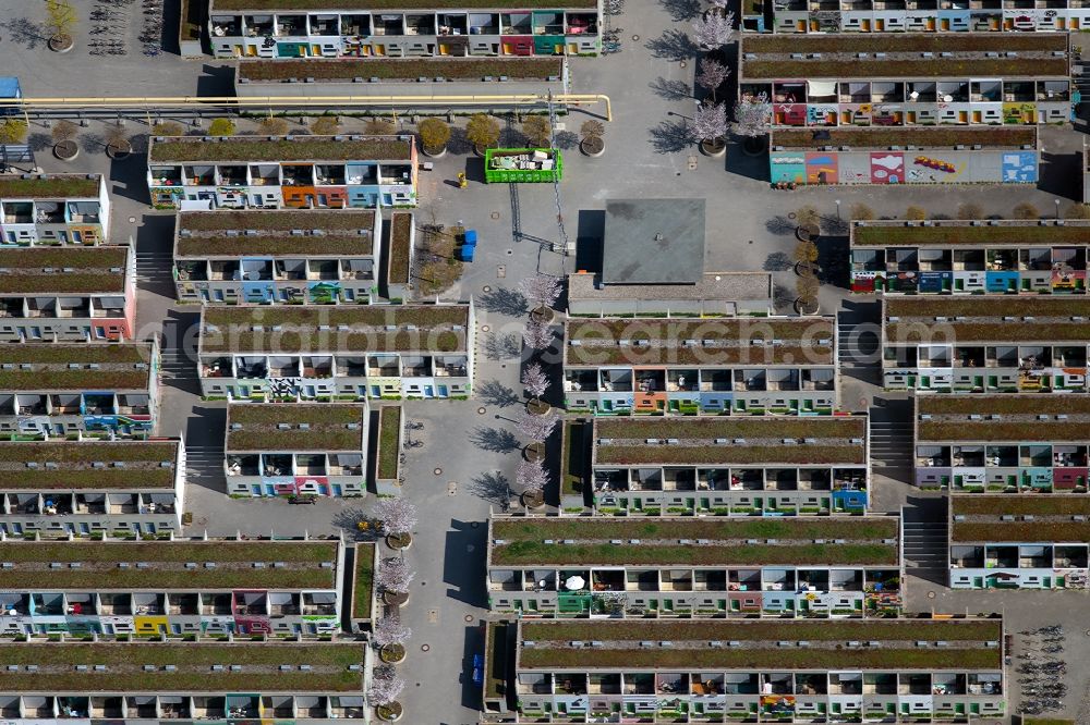 Aerial photograph München - Residential area a row house settlement on olympischen Dorf in the district Milbertshofen-Am Hart in Munich in the state Bavaria, Germany