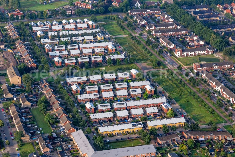 Enschede from above - Residential area a row house settlement in the district Eekmaat in Enschede in Overijssel, Netherlands