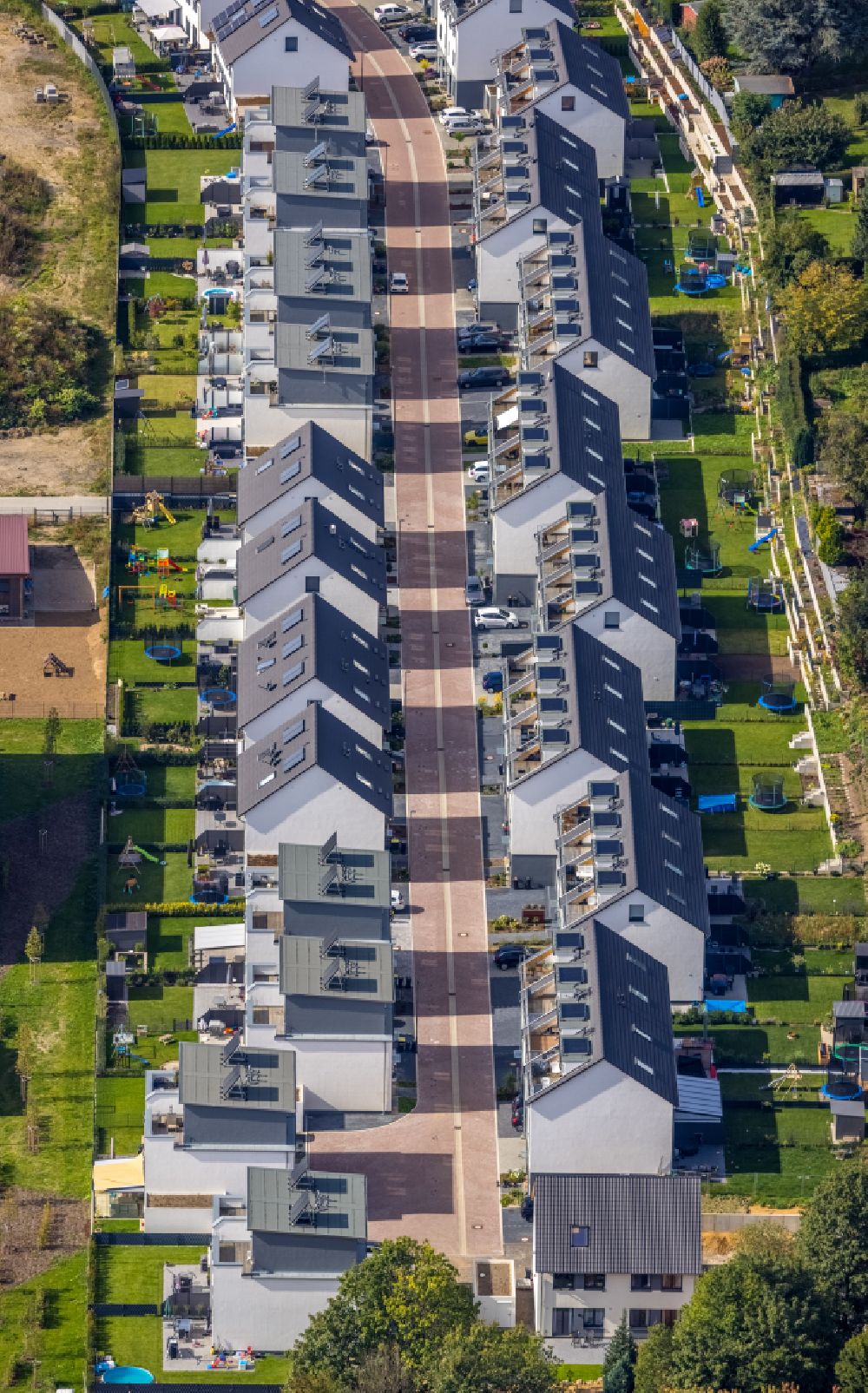Aerial photograph Schwelm - Residential area a row house settlement on street Gustav-Heinemann-Strasse in the district Loh in Schwelm in the state North Rhine-Westphalia, Germany