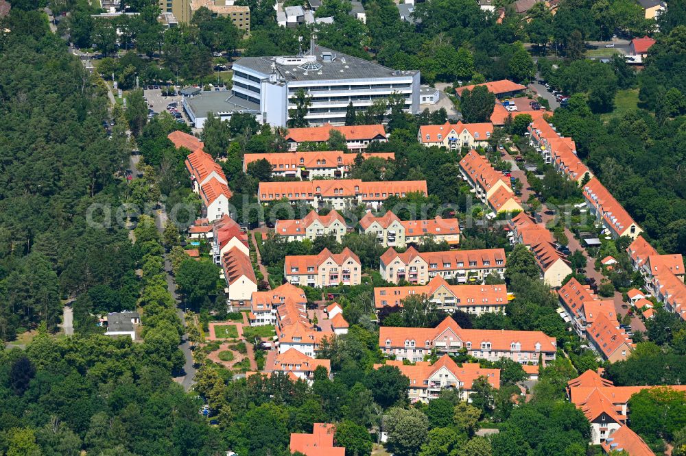 Aerial image Berlin - Residential area a row house settlement on street Quendelsteig - Wasgensteig - Am Rohrgarten in the district Nikolassee in Berlin, Germany