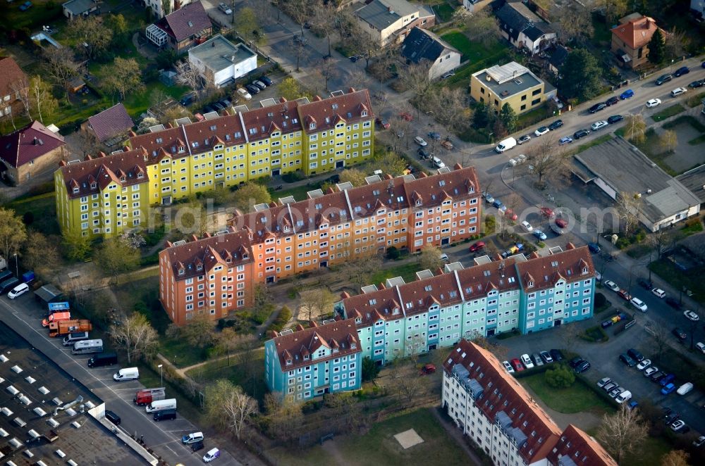 Berlin from the bird's eye view: Residential area a row house settlement on Paewesiner Weg in the district Spandau in Berlin, Germany