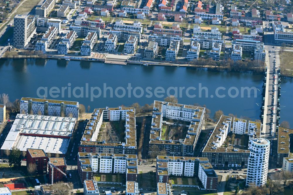 Aerial photograph Berlin - Residential area a row house settlement on the banks of the Havel on street David-Francke-Strasse in the district Spandau Hakenfelde in Berlin, Germany