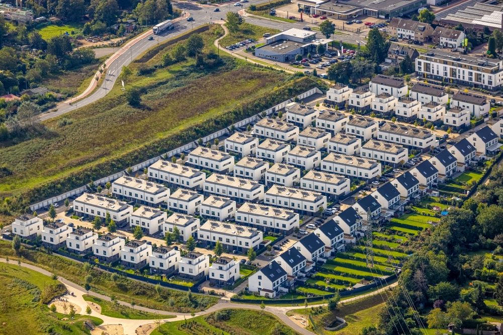 Meerbusch from above - Residential area of the terraced housing estate Unter of Muehle - Ruth-Niehaus-Strasse in Meerbusch in the state North Rhine-Westphalia, Germany