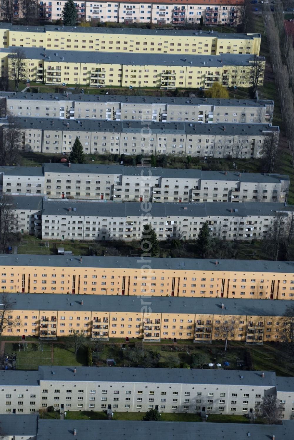 Aerial image Magdeburg - Residential area a row house settlement Walbecker Strasse - Hohendodeleber Strasse in the district Stadtfeld West in Magdeburg in the state Saxony-Anhalt