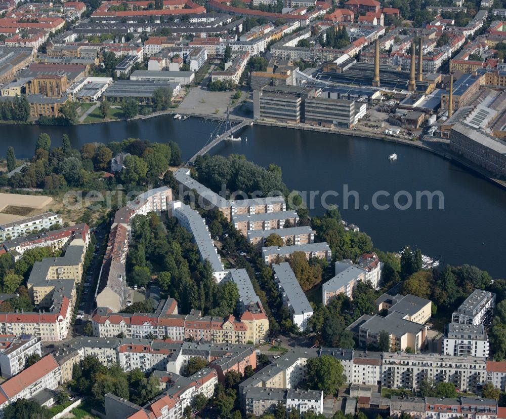 Berlin from the bird's eye view: Residential area of the multi-family house settlement on Hainstrasse in the district Niederschoeneweide in Berlin, Germany