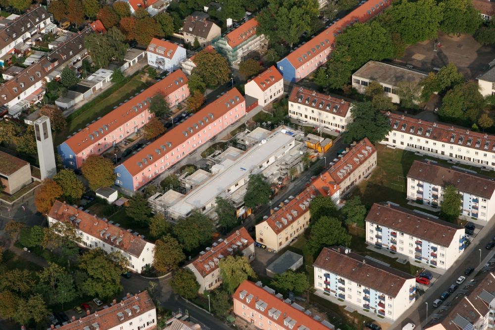 Wiesbaden Mainz-Kostheim from above - Residential area with apartment buildings and construction of another residential house in Mainz-Kostheim district in Wiesbaden in Hesse