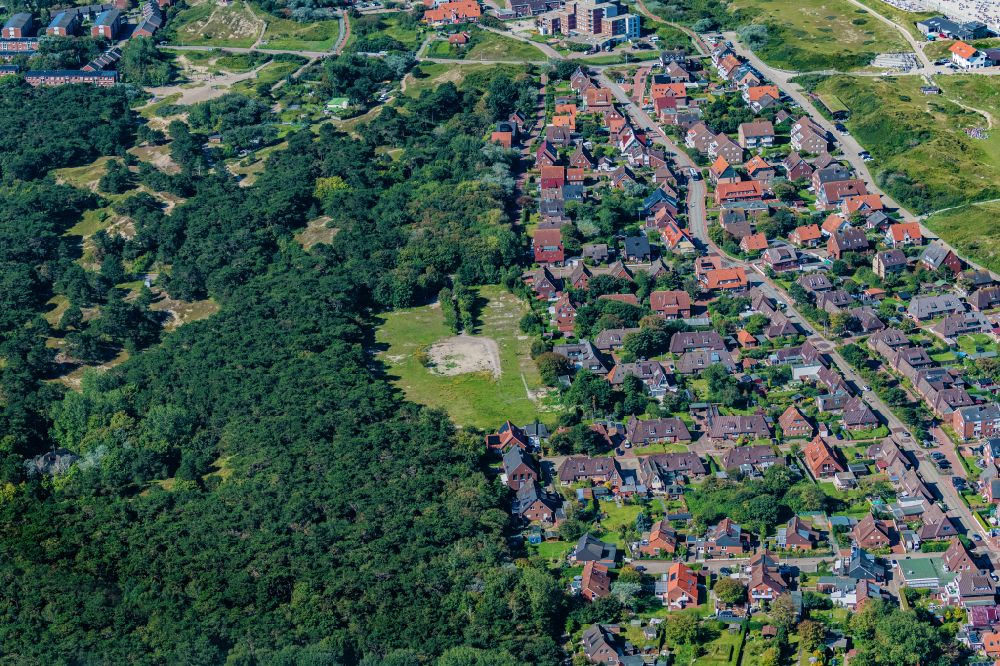 Norderney from above - Residential area on the edge of the forest on the island of Norderney in the state of Lower Saxony, Germany