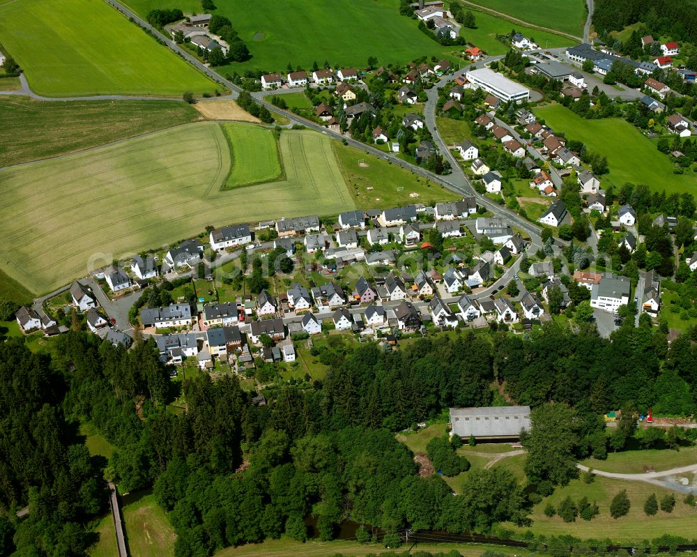 Aerial image Weidesgrün - Residential areas on the edge of forest areas in Weidesgrün in the state Bavaria, Germany
