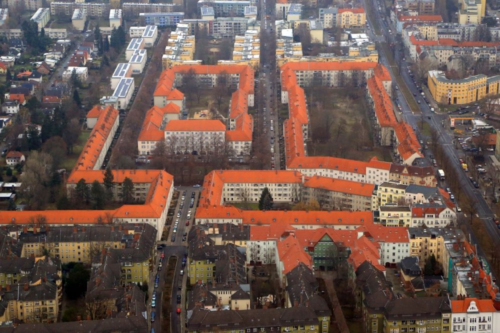Berlin from the bird's eye view: Row housing settlement with peculiar red roofs in the district Hakenfelde in Berlin, Germany