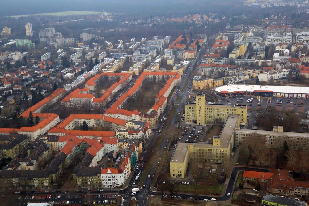 Aerial image Berlin - Row housing settlement with peculiar red roofs in the district Hakenfelde in Berlin, Germany