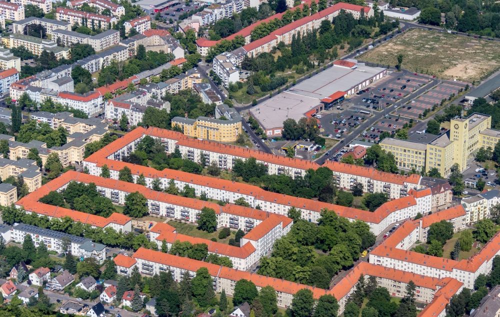 Aerial photograph Berlin - Row housing settlement with peculiar red roofs in the district Hakenfelde in Berlin, Germany