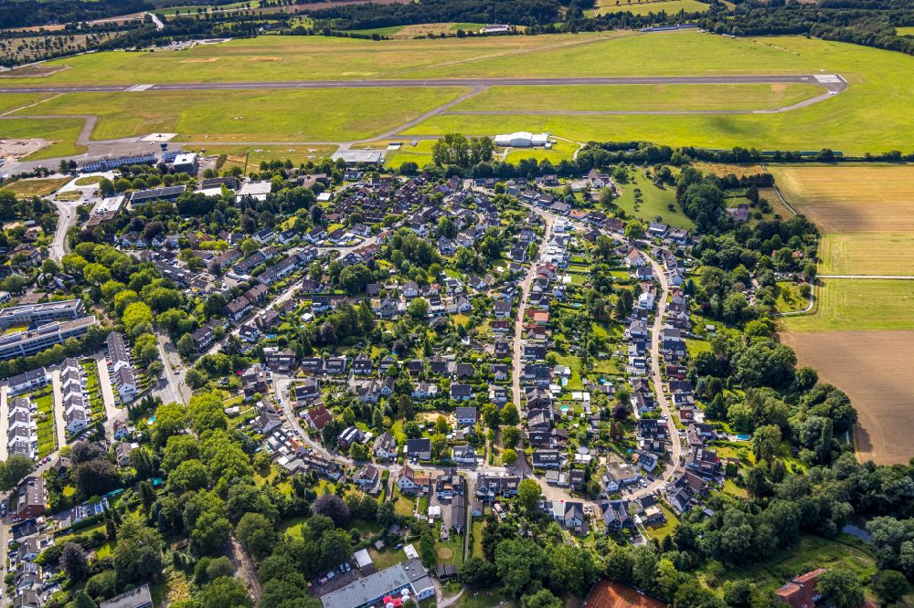 Mülheim an der Ruhr from above - settlement overlooking the new residential area of a single-family home settlement between Zeppelinstrasse and Windmuehlenstrasse in the district Flughafensiedlung Raadt in Muelheim on the Ruhr in the state North Rhine-Westphalia