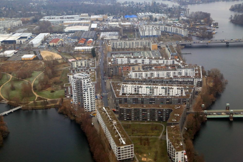 Berlin from the bird's eye view: Settlement at the river Havel in the district Hakenfelde in Berlin, Germany