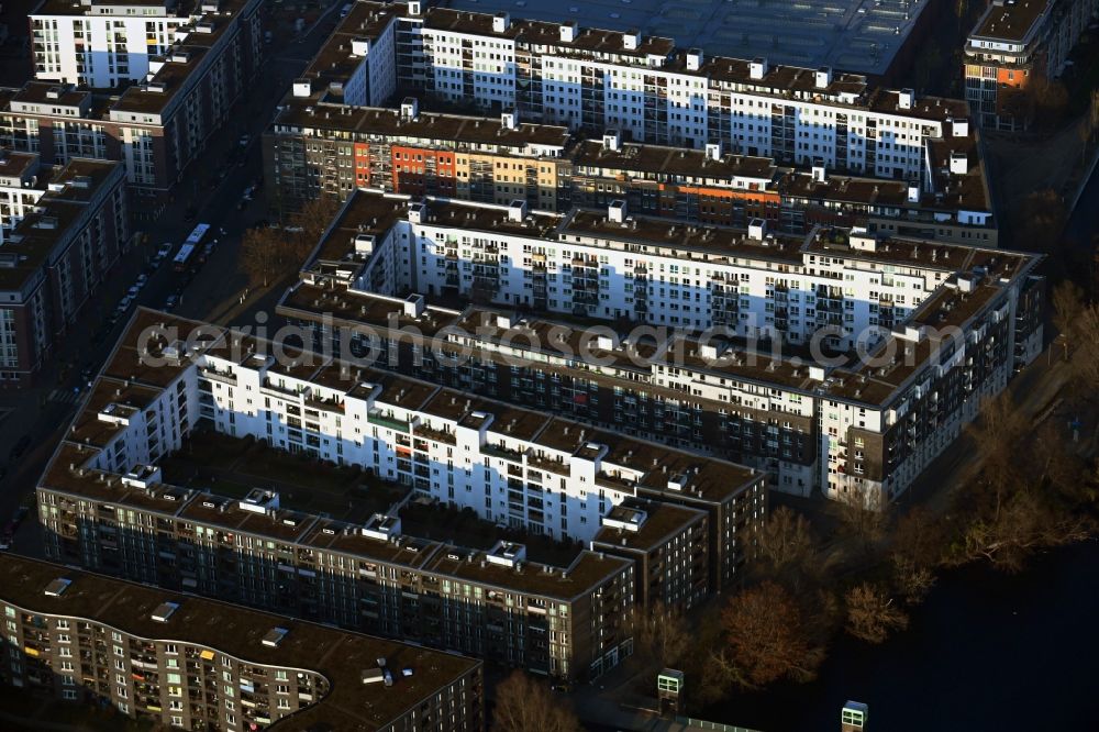 Berlin from above - Settlement at the river Havel on Havelspitze - Hugo-Cassirer-Strasse in the district Hakenfelde in Berlin, Germany