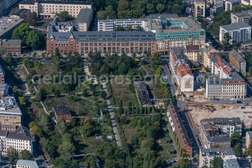 Aerial photograph Leipzig - Residential area along the park Lene-Voigt-Park in the district Reudnitz in Leipzig in the state Saxony, Germany